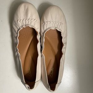 Clarks Women's  shoes Cream Leather Loafers